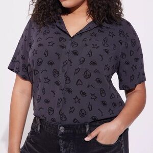 Torrid Lizzie Rayon Skull Button Up Crop Shirt size 2X